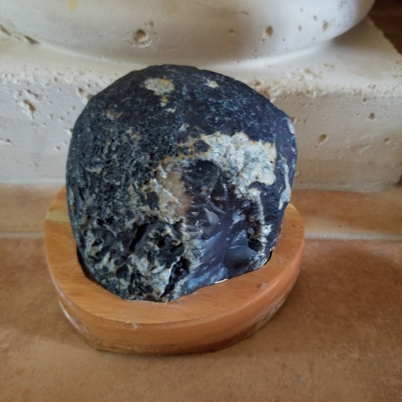 Blue agate geode crystal - Picture 2 of 4